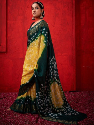 rajranitextiles Hand Painted Bandhani Georgette Saree(Green)