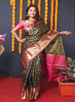 SGF11 Self Design Handloom Pure Silk Saree(Black)
