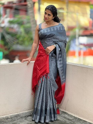 WEAVE TRENDS Printed Bhagalpuri Silk Blend Saree(Grey, Red)