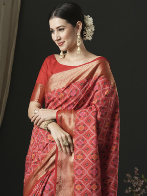 Sareemall Woven Patola Silk Blend Saree(Red)