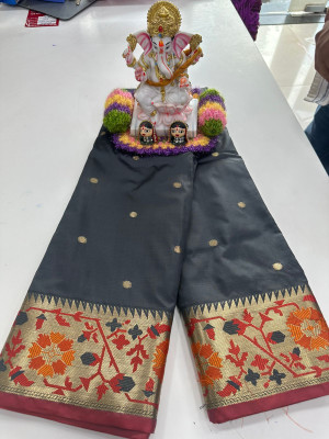 SICHYAH Embellished Paithani Silk Blend Saree(Grey)