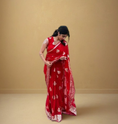 SHITHOOX Self Design Bollywood Viscose Rayon Saree(Red)