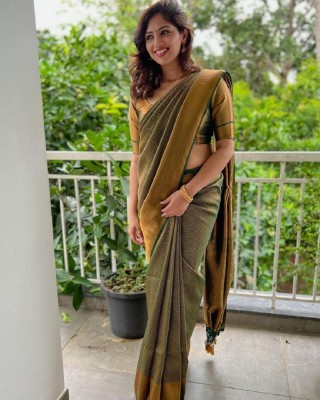 IRIS Woven Kanjivaram Jacquard Saree(Green)