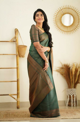 Quelea Solid/Plain Banarasi Silk Blend, Polyester Saree(Green)