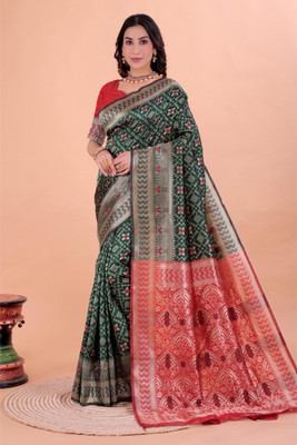 VKARAN Woven Kanjivaram Silk Blend Saree(Dark Green)