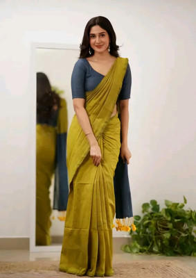 SOUMEN CREATION Solid/Plain Handloom Cotton Blend Saree(Light Green)