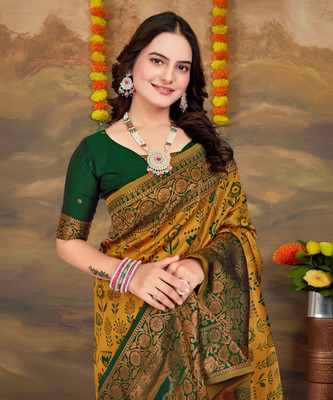 Om Shantam sarees Woven, Self Design Kanjivaram Art Silk, Jacquard Saree(Gold)