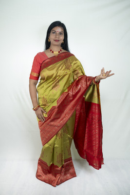 SnehaFashion Creation Woven Banarasi Silk Blend Saree(Green)