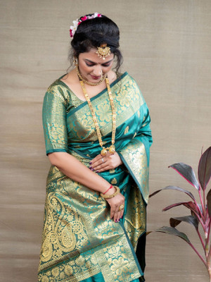 GajGajra Woven Kanjivaram Silk Blend Saree(Light Green)