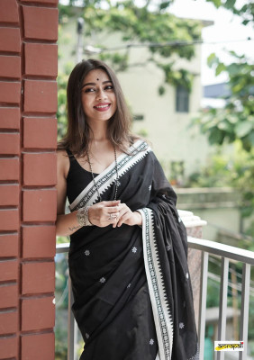 Joyguru Textile Self Design Handloom Pure Cotton Saree(Black)