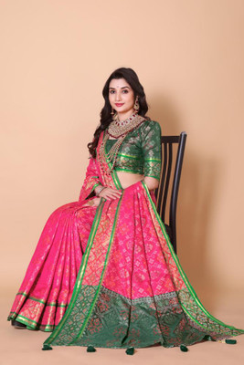 LAVYANSH CREATION Self Design, Printed Patola Silk Blend, Jacquard Saree(Pink)