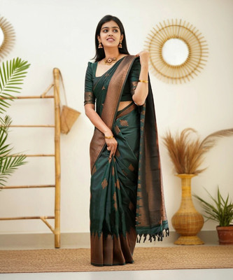 AVANTIKA FASHION Woven Kanjivaram Pure Silk, Art Silk Saree(Green)