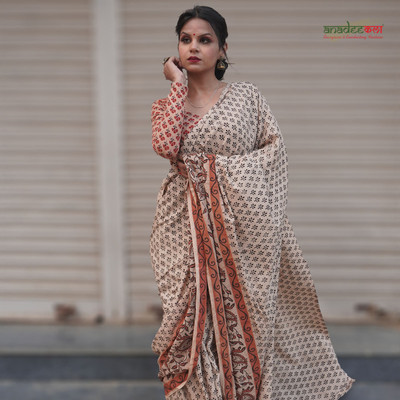 anadeeKALA Self Design Hand Batik Pure Cotton Saree(Cream)