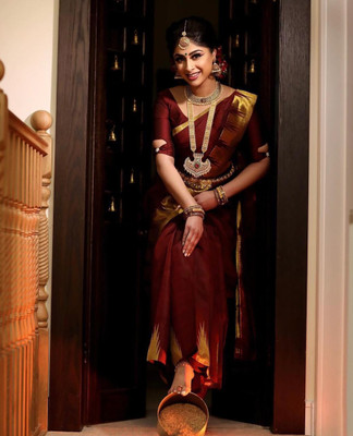 Anjaneya Sarees Self Design Banarasi Silk Blend Saree(Maroon)