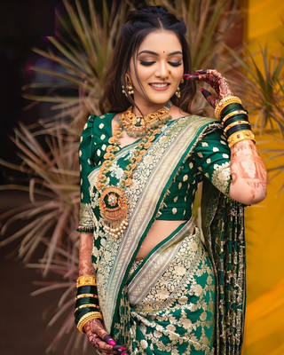 tapovan fashion Woven Banarasi Art Silk Saree(Dark Green)