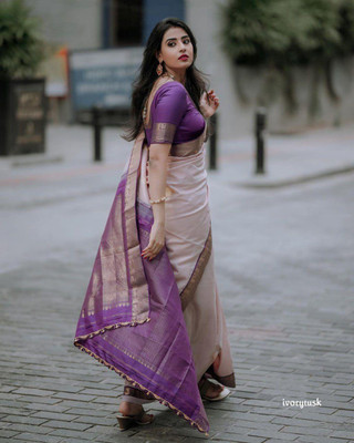 Aquiliq Self Design Kanjivaram Silk Blend Saree(Yellow)