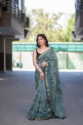 The Raksha Store Printed Daily Wear Cotton Blend Saree(Green)