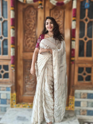 SimSim Trendz Self Design Bollywood Chiffon Saree(Cream)