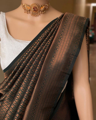 RUCHAA FASHION Woven Banarasi Art Silk Saree(Green)