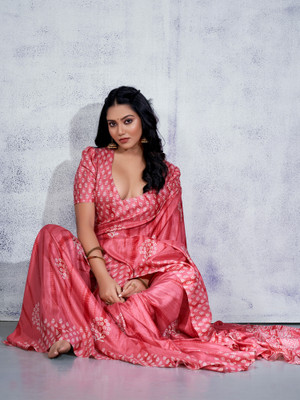 Divastri Printed Hand Batik Cotton Blend Saree(Pink)