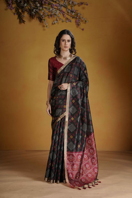 DRAVYA WOMEN Paisley, Self Design Handloom Jacquard, Art Silk Saree(Black)