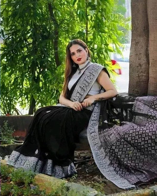 limdo Woven, Self Design, Embroidered Banarasi Organza, Silk Blend Saree(Black)