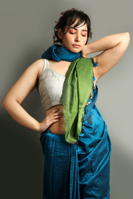 GOLU Solid/Plain, Self Design, Color Block Bollywood Handloom Cotton Blend Saree(Blue, Green)