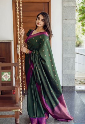 ESOMIC Striped Banarasi Pure Silk Saree(Green)