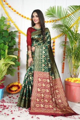 SVB Sarees Embellished Banarasi Pure Silk Saree(Dark Green)