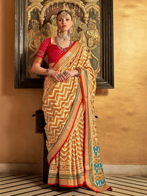 AKSHAR PATRON ENTERPRISE Geometric Print Leheria Silk Blend Saree(Yellow)