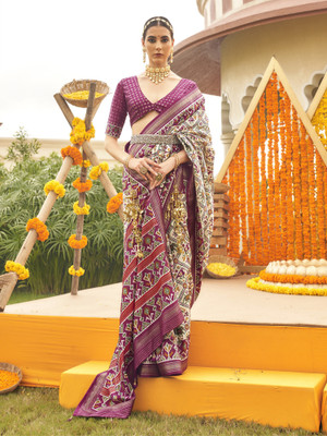 Elora Woven Patola Silk Blend Saree(Magenta)