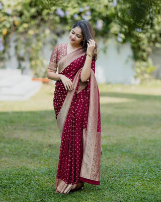 Dhimahi Solid/Plain Banarasi Silk Blend Saree(Maroon)