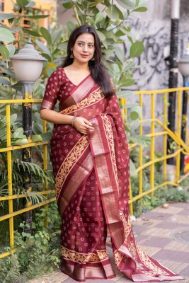 KAMALKUNJ DESIGNER Temple Border, Blocked Printed, Woven, Color Block Hand Batik Cotton Silk Saree(Maroon)