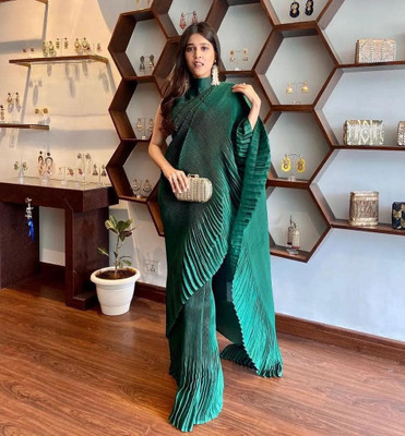 PRATYAMFASHION Self Design, Solid/Plain, Woven, Embellished Bollywood Satin Saree(Green)