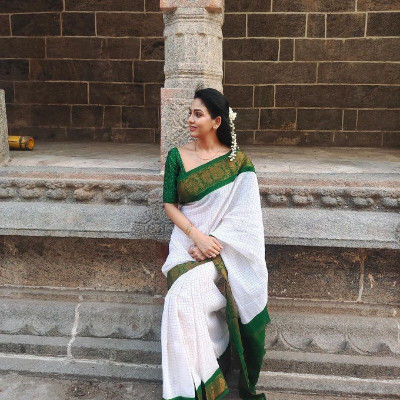 HouseOfCommon Striped Banarasi Pure Silk Saree(White)