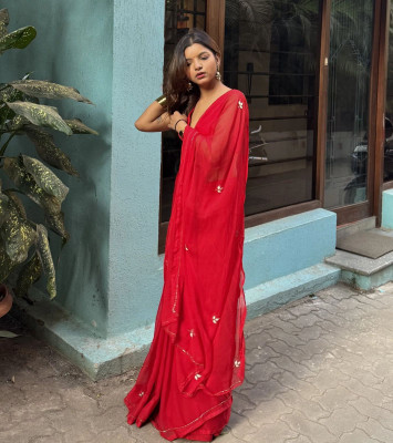 VK Enterprise Floral Print Handloom Georgette Saree(Red)