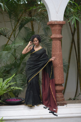 Suta Striped Daily Wear Cotton Blend Saree(Black)