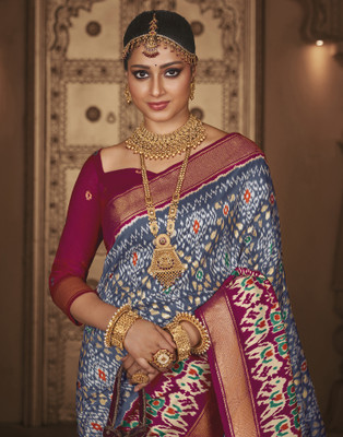 Satrani Geometric Print, Printed Patola Silk Blend, Pure Silk Saree(Blue, Magenta)