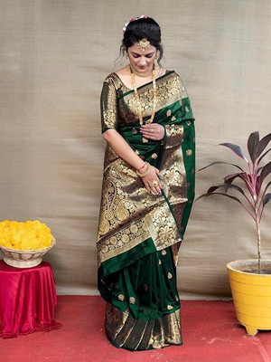 Pervas Woven Kanjivaram Pure Silk Saree(Green)
