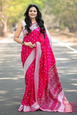 MRSWEARS Floral Print Banarasi Silk Blend Saree(Pink)