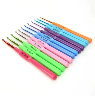 BLJIENT SET OF 12 PCS PLASTIC CROCHET MULTICOLOR NEEDLE HOOK IN 12 DIFFERENT SIZES Scissors(Set of 12, Multicolor)