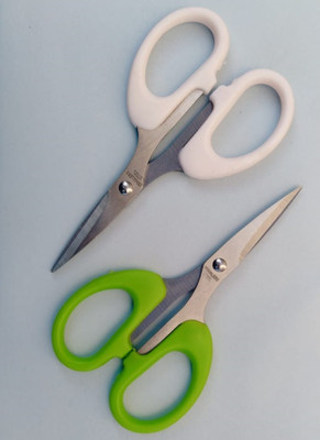 DSHARPP YOYO Mini scissors Office student DIY paper cutter Embroidery-IX-86 Scissors(Set of 2, White, Green)