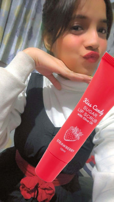 THTC Raspberry Lip scrub for tanned, Pigmented, chapped, darkened Scrub(10 ml)