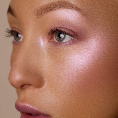 GABBU Best Smooth Highlighter Shimmer Glow Body Bronzer Silver Cream Spray(Pink)
