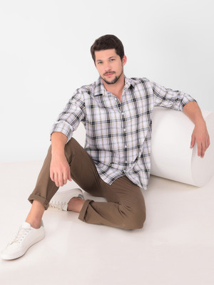 CRIMSOUNE CLUB Men Checkered Casual Beige Shirt