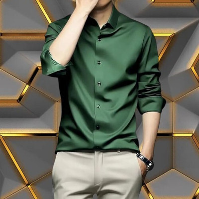 The style grove Men Solid Casual Green Shirt