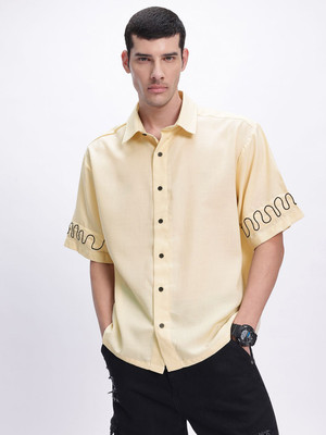 Glitchez Men Solid Casual Yellow Shirt