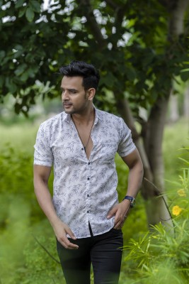 Surhi Men Printed Casual White Shirt