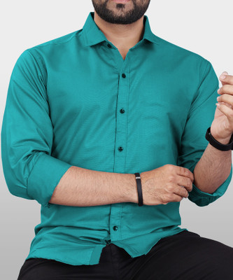 Vyzer Men Solid Formal Green Shirt