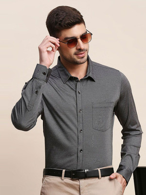 INVICTUS Men Solid Formal Black Shirt